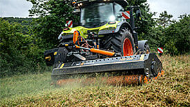 Fendt traktor med TMC Cancela knuser monteret bag