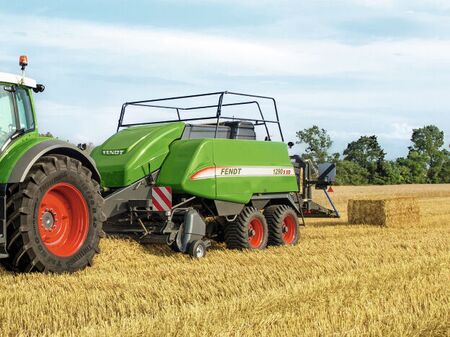 Fendt ballepresser på mark | TBS Maskinpower