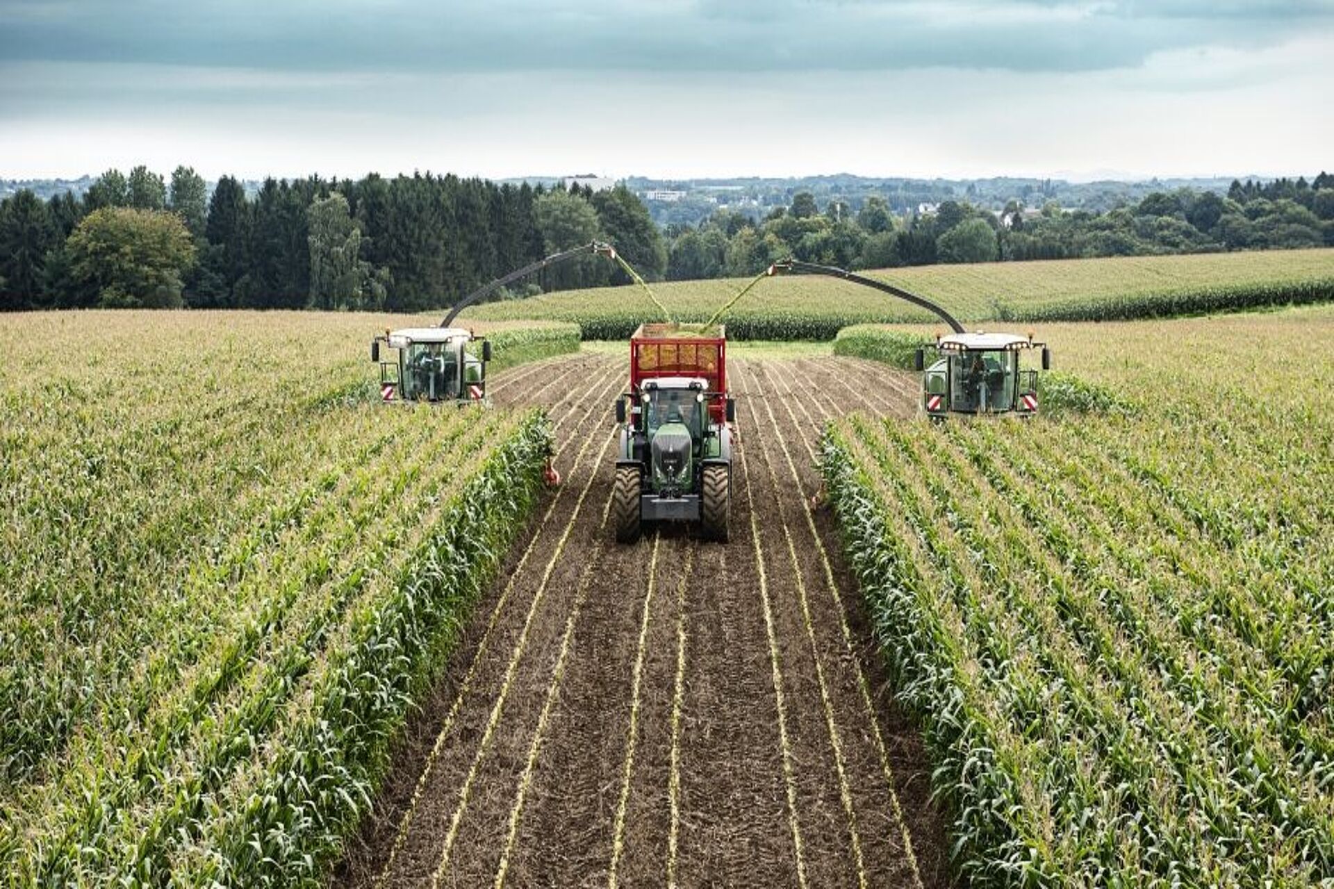 3 Fendt traktor på mark - TBS